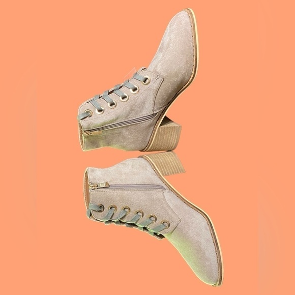 Beast boot from Buckle. Taupe color w/coppery gold detail 2.5” heel. size 6 NWOB - Picture 12 of 16